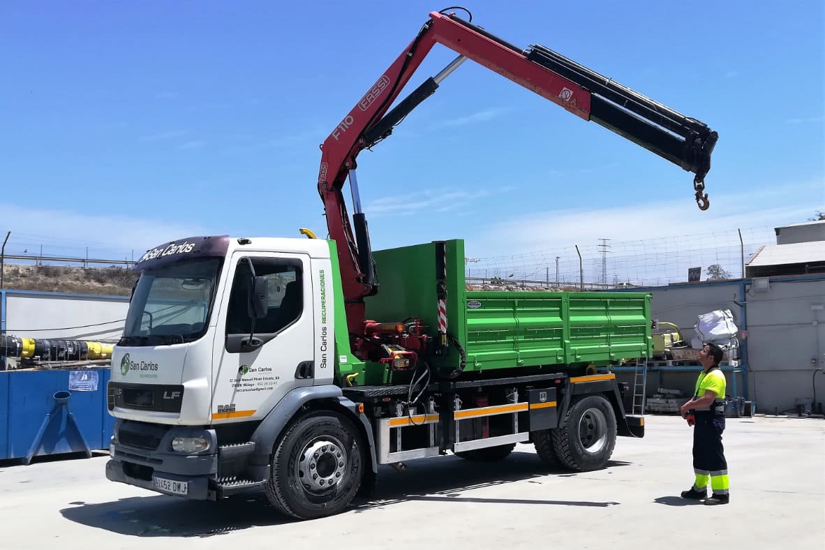 Grúas y Camiones Pluma - Servicios Profesionales